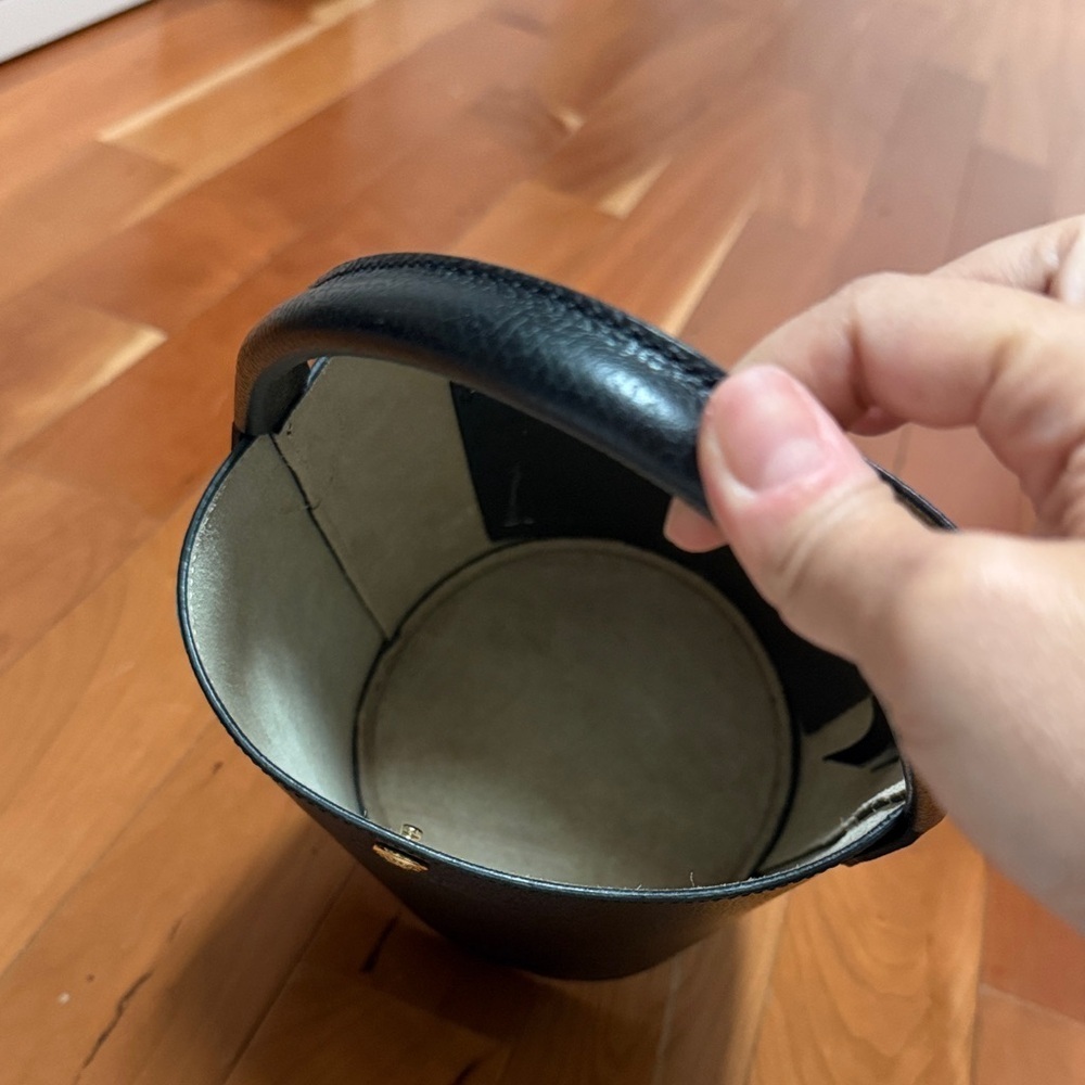Longchamp Black Bucket Bag with Cream Interior - Picture 3 of 6